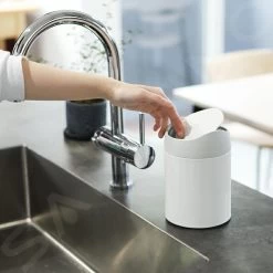 Simplehuman Pattumiere - Pattumiera Mini Da Tavolo 1,5 L, Bianco CW2079 9 Simplehuman Pattumiere - Pattumiera Mini Da Tavolo 1,5 L, Bianco CW2079 -Forniture Per Attrezzature Da Cucina 8dc79b50e806ad87a52e0089